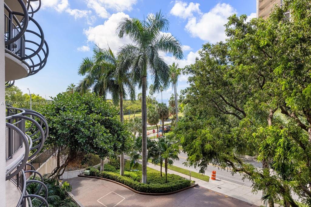 2843 S Bayshore Dr # 4B