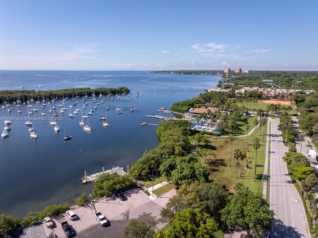2843 S Bayshore Dr # 4B