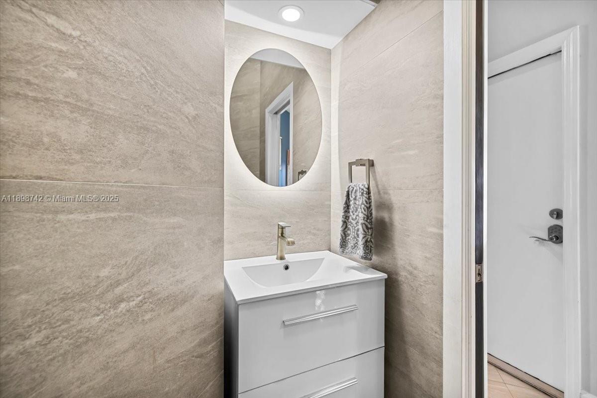 2726 Treasure Cove Cir, Dania Beach