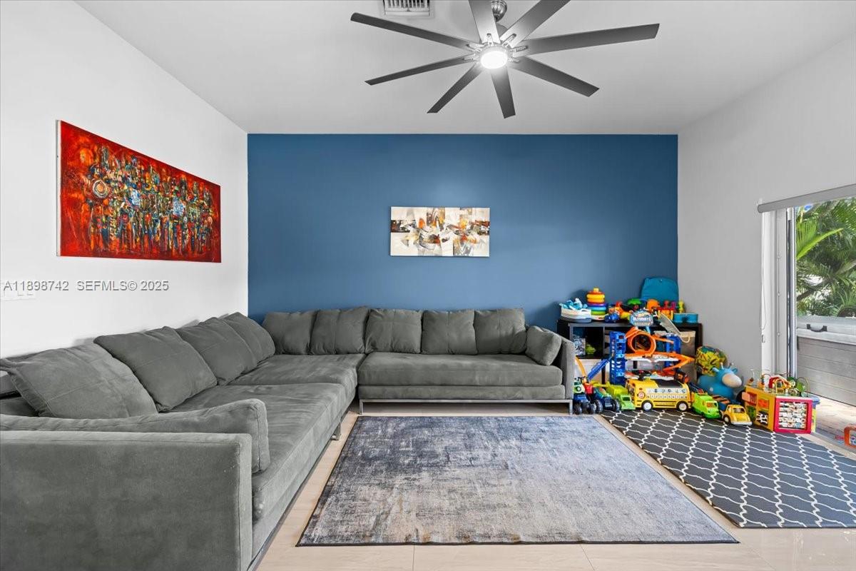 2726 Treasure Cove Cir, Dania Beach