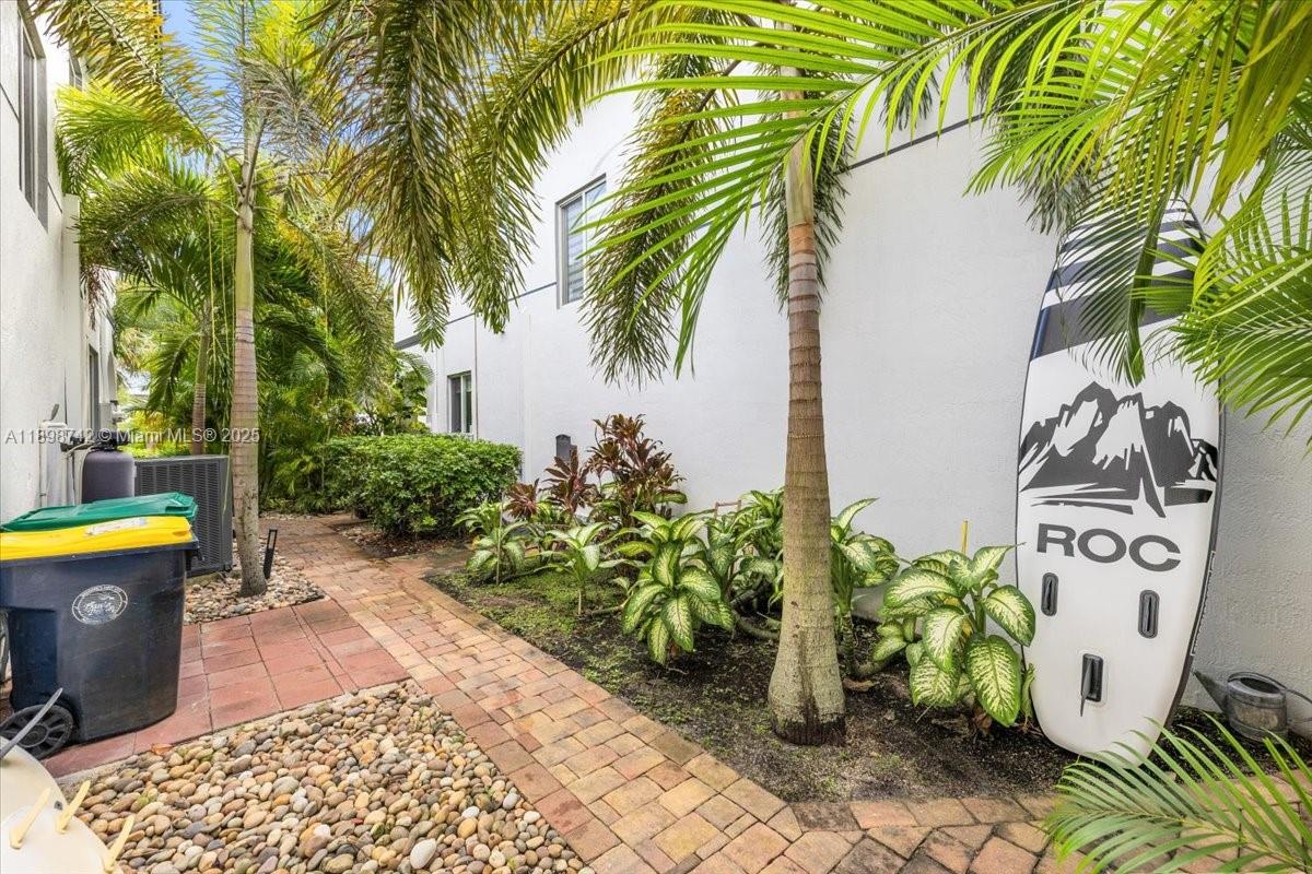 2726 Treasure Cove Cir, Dania Beach