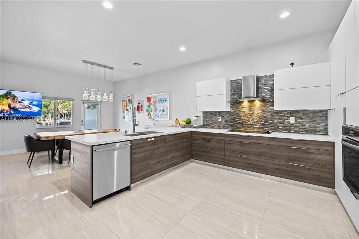 2726 Treasure Cove Cir, Dania Beach