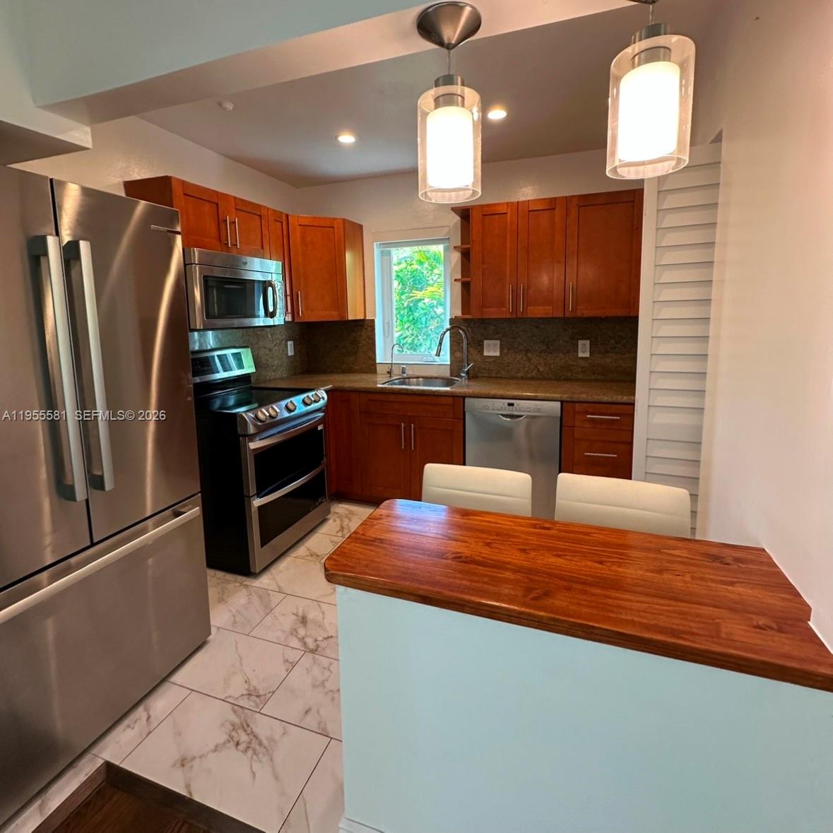 109 Camilo Ave