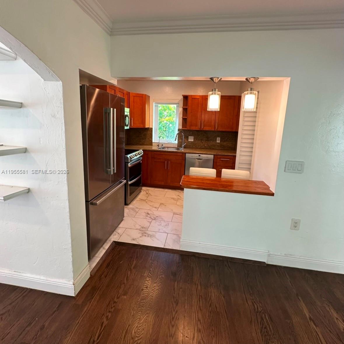 109 Camilo Ave