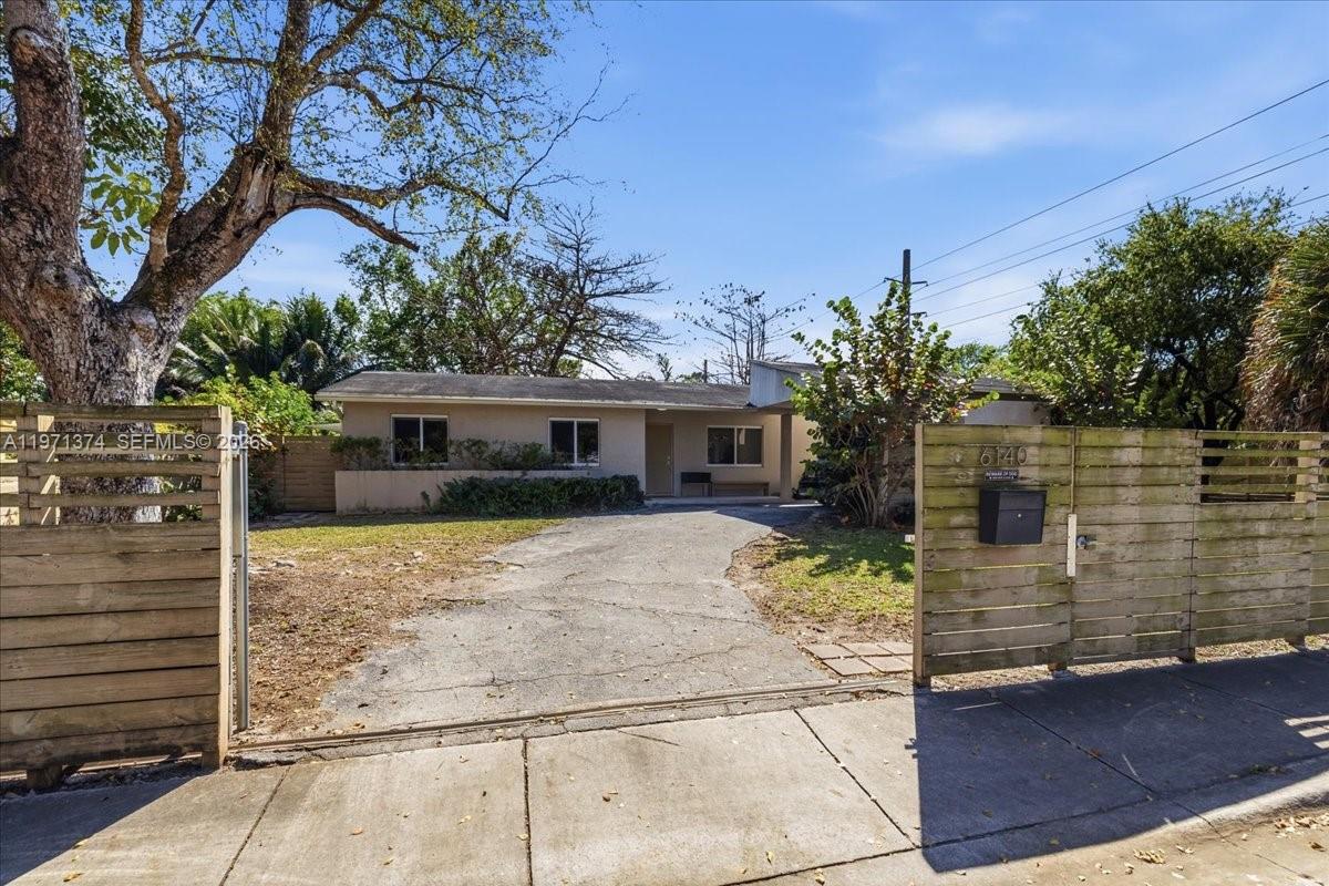 6140 SW 62nd St