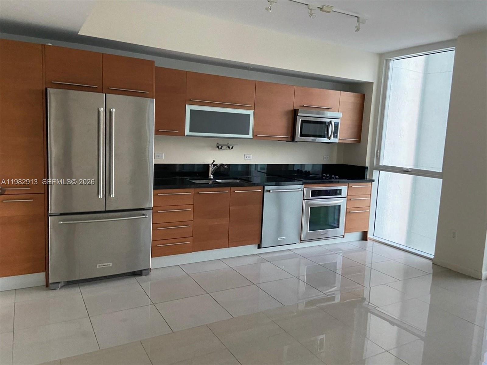244 Biscayne Blvd # 3305