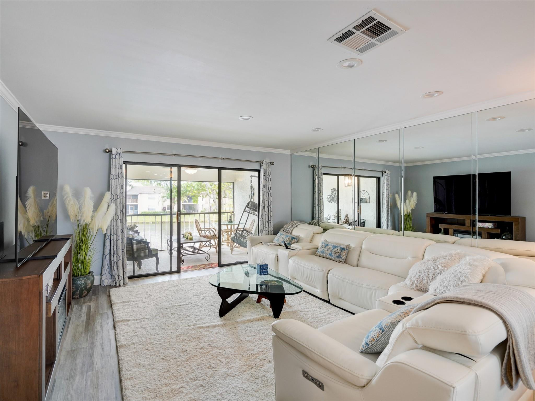 9261 Vista Del Lago 19F