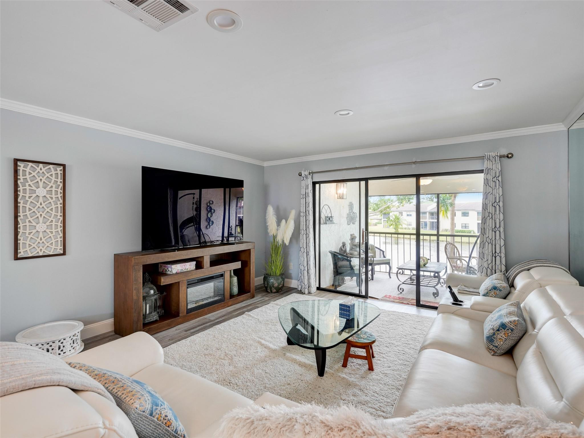 9261 Vista Del Lago 19F