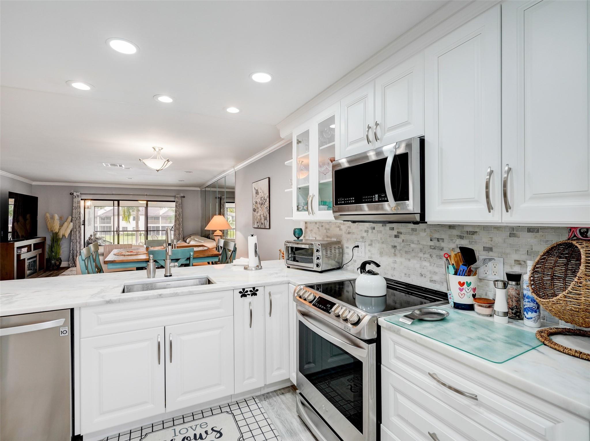 9261 Vista Del Lago 19F