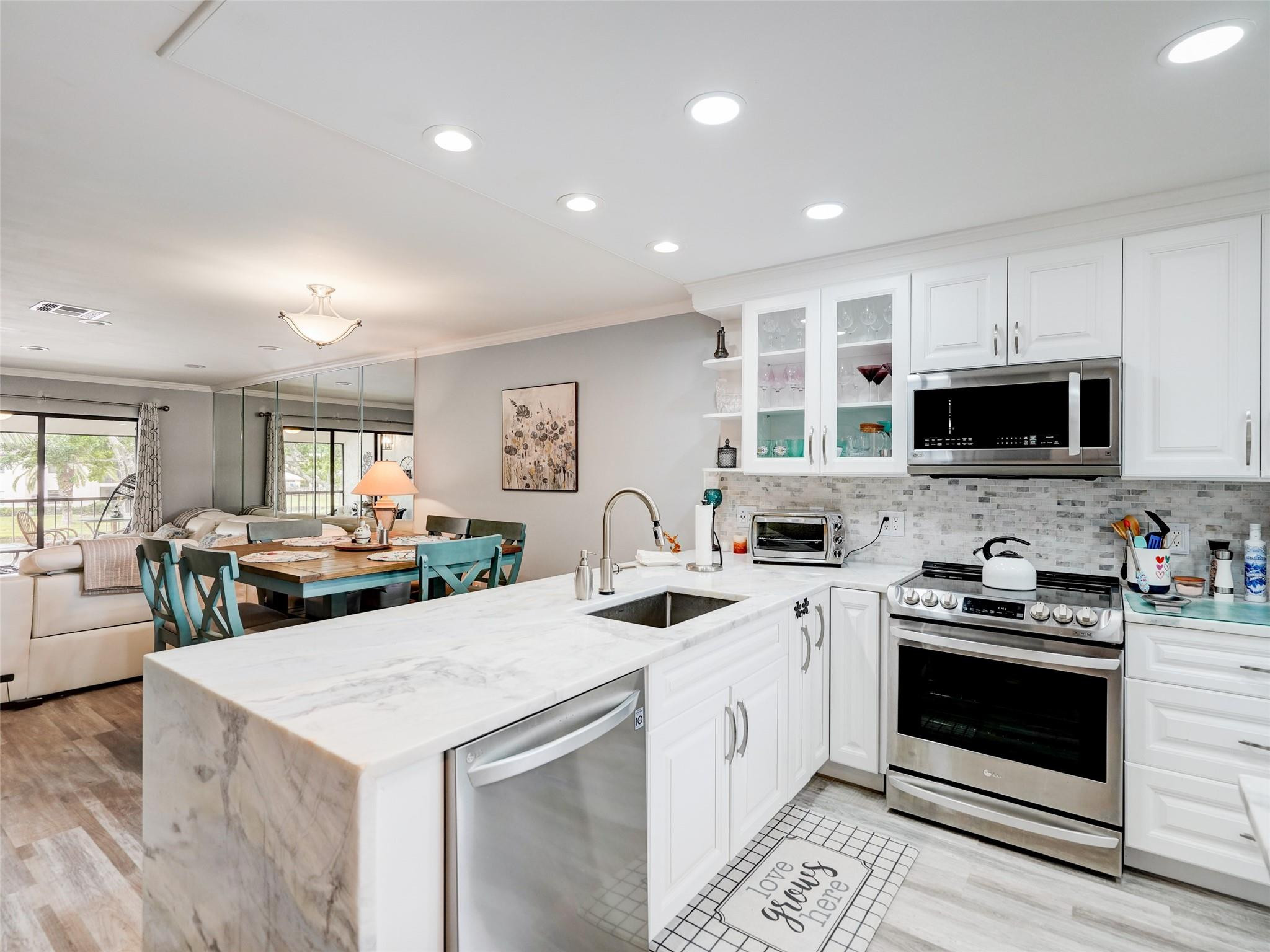 9261 Vista Del Lago 19F