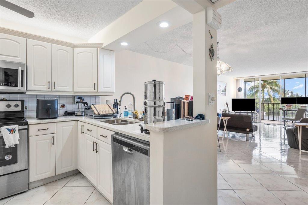 7 Royal Palm Way Unit 408
