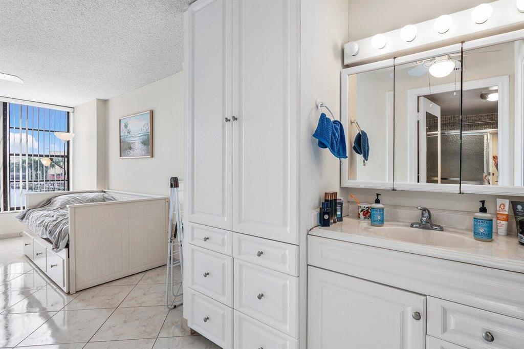 7 Royal Palm Way Unit 408