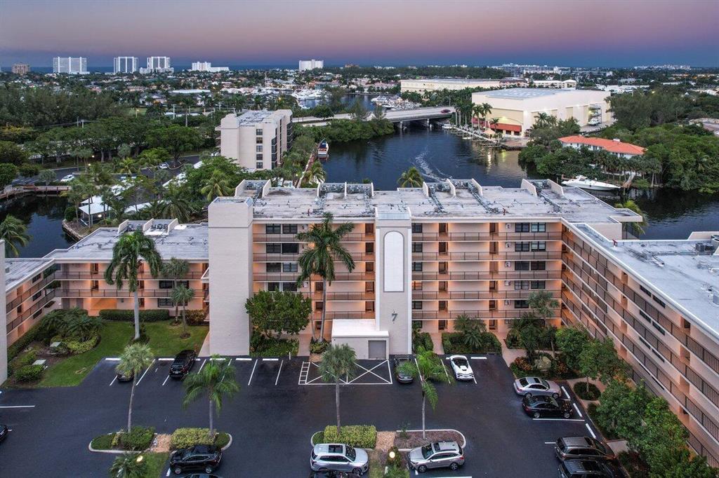 7 Royal Palm Way Unit 408