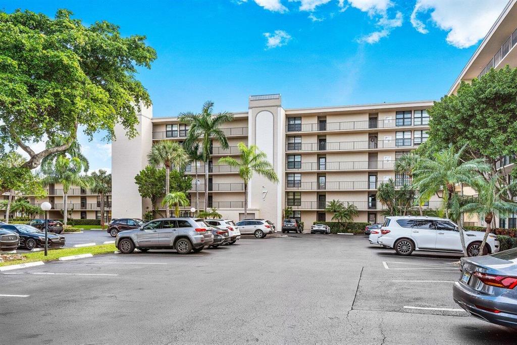 7 Royal Palm Way Unit 408