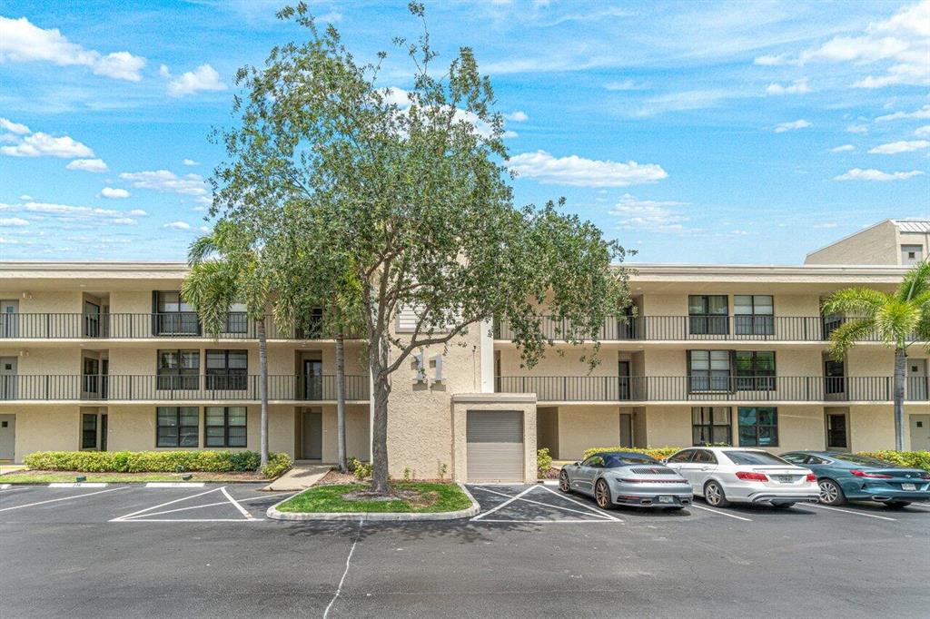 11 Royal Palm Way Unit 203