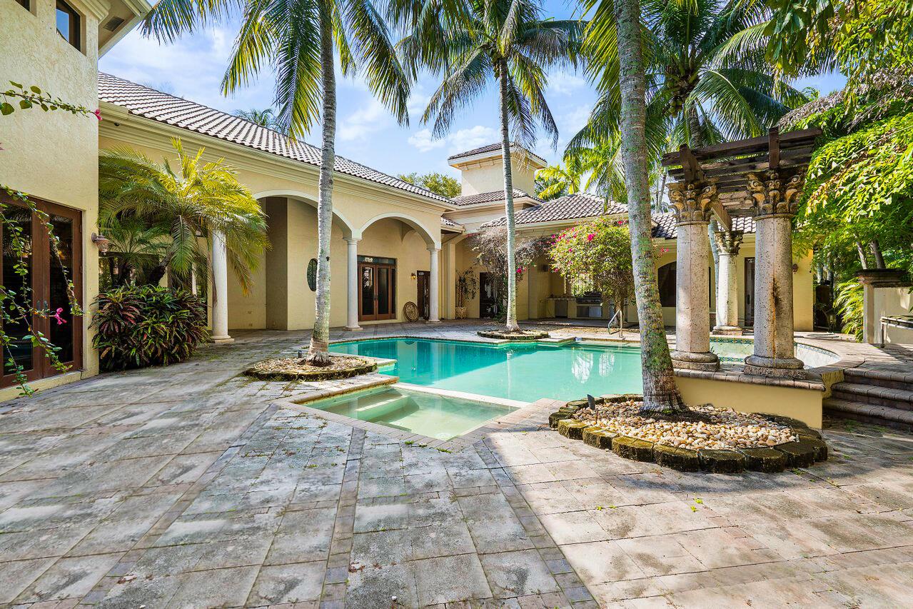 5975 Vintage Oaks Circle