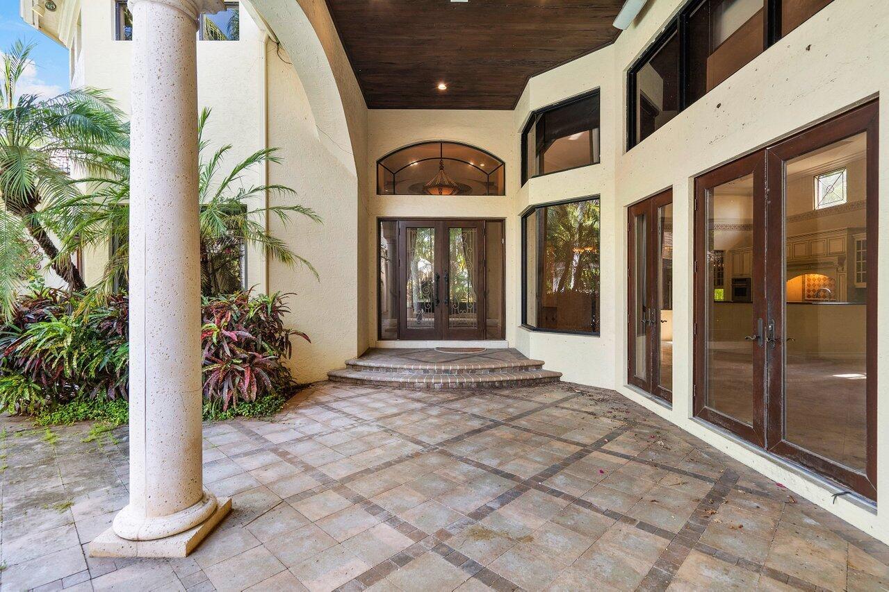 5975 Vintage Oaks Circle