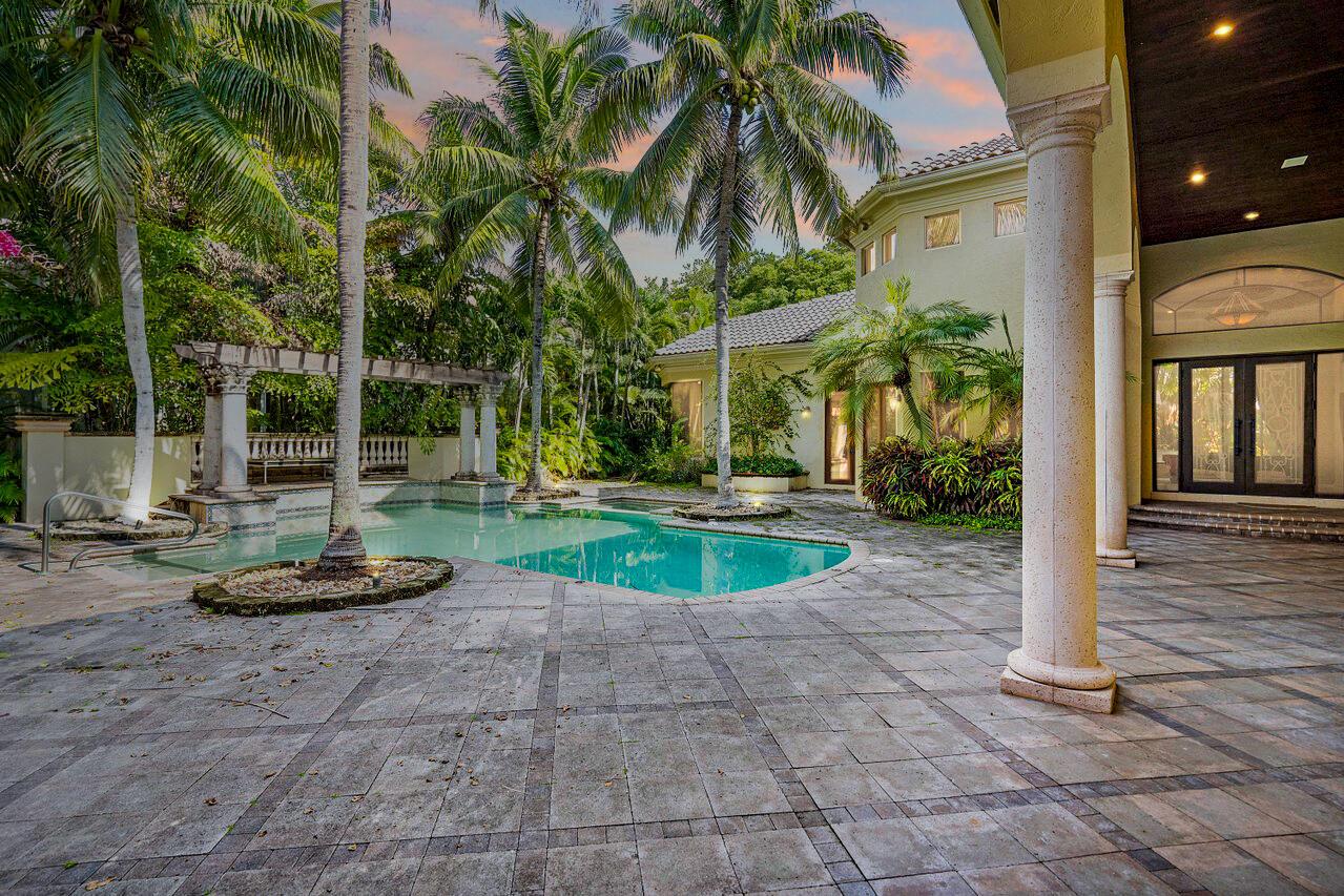 5975 Vintage Oaks Circle