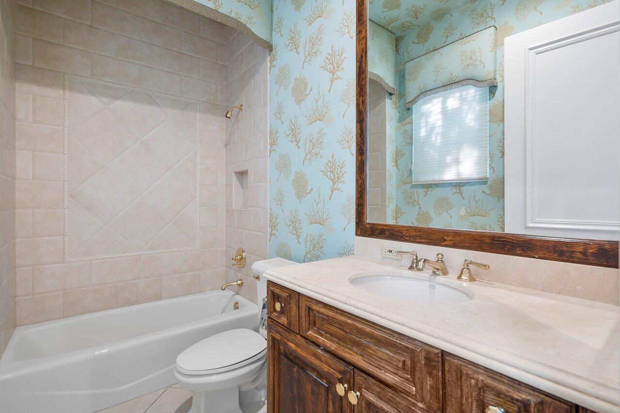 5975 Vintage Oaks Circle