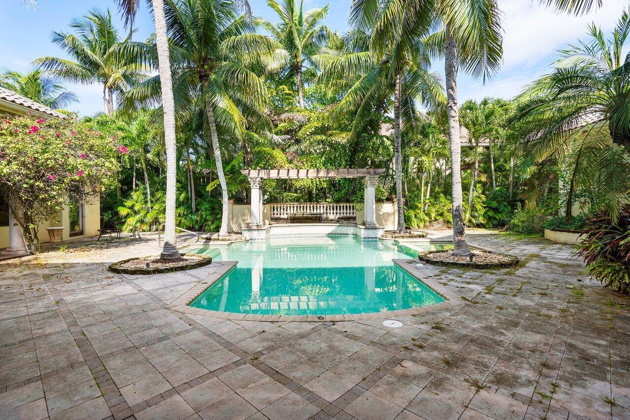 5975 Vintage Oaks Circle