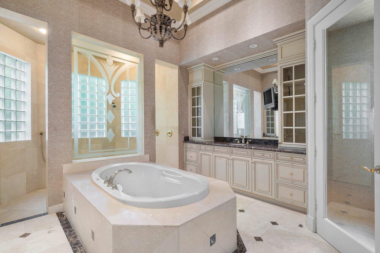 5975 Vintage Oaks Circle