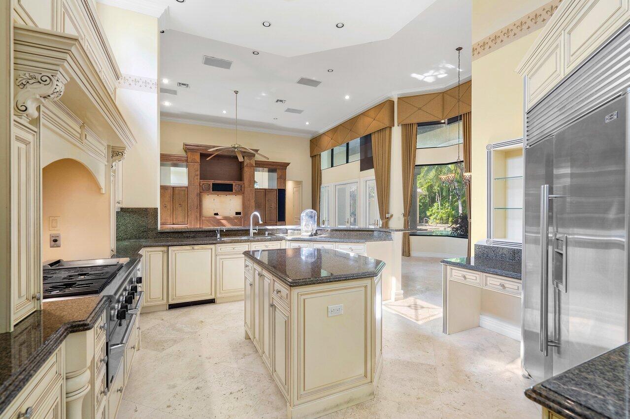 5975 Vintage Oaks Circle