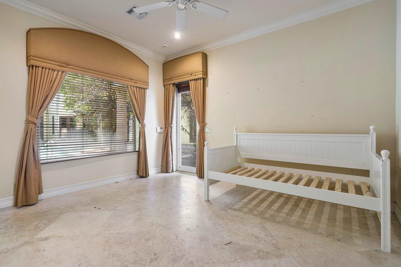 5975 Vintage Oaks Circle