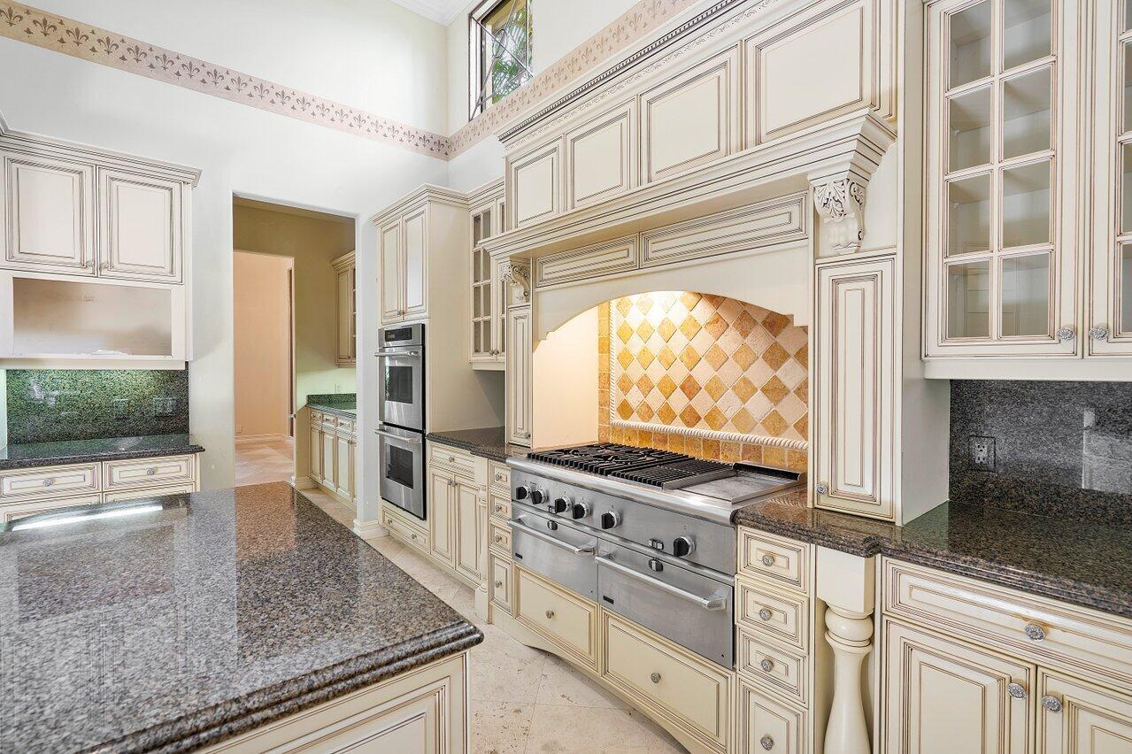 5975 Vintage Oaks Circle