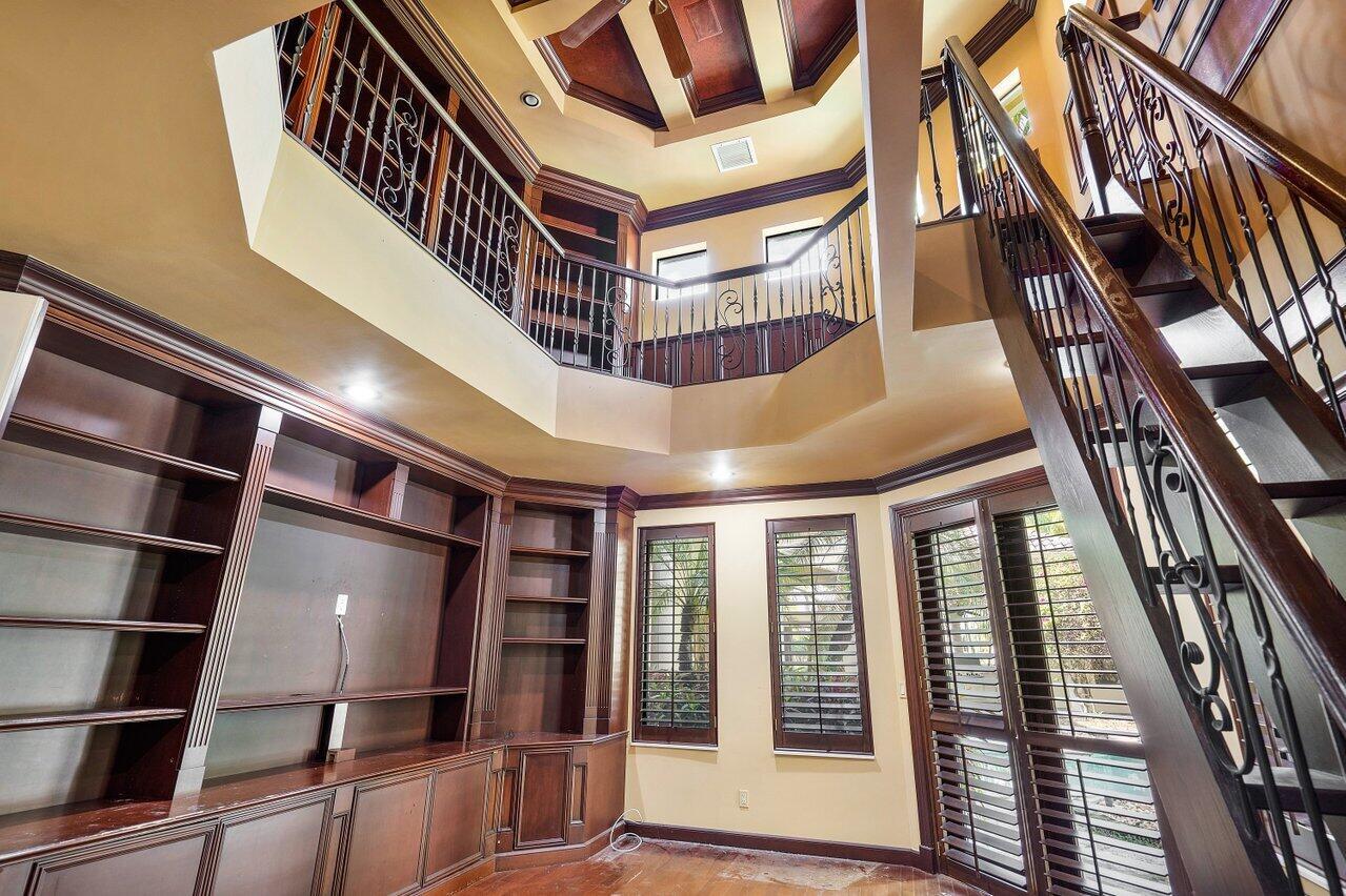5975 Vintage Oaks Circle