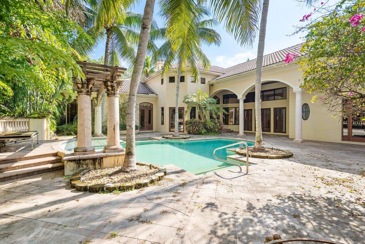 5975 Vintage Oaks Circle