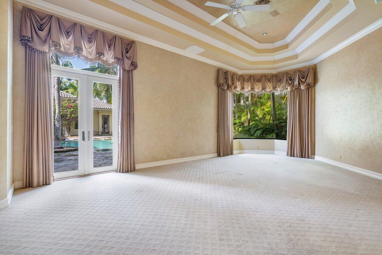 5975 Vintage Oaks Circle