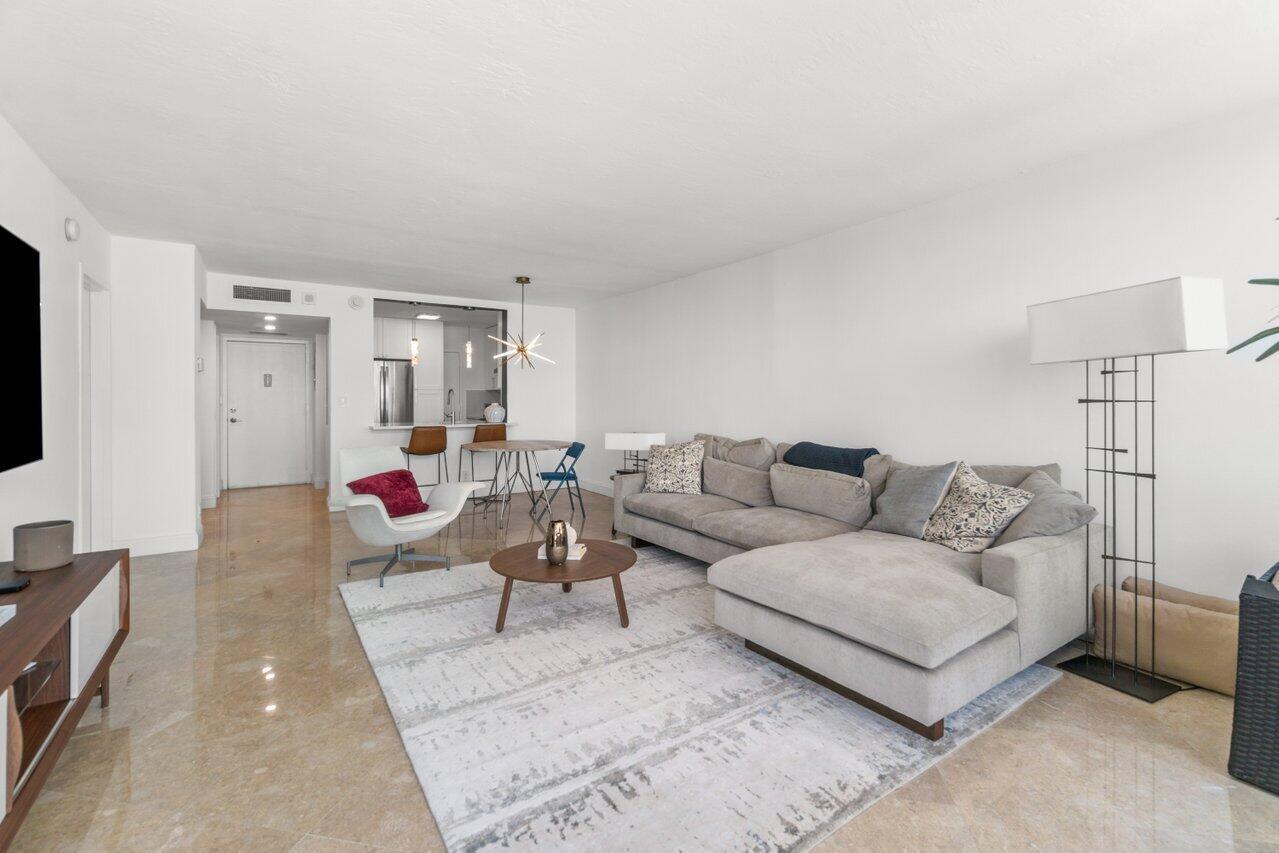 1170 N Federal Highway 1205