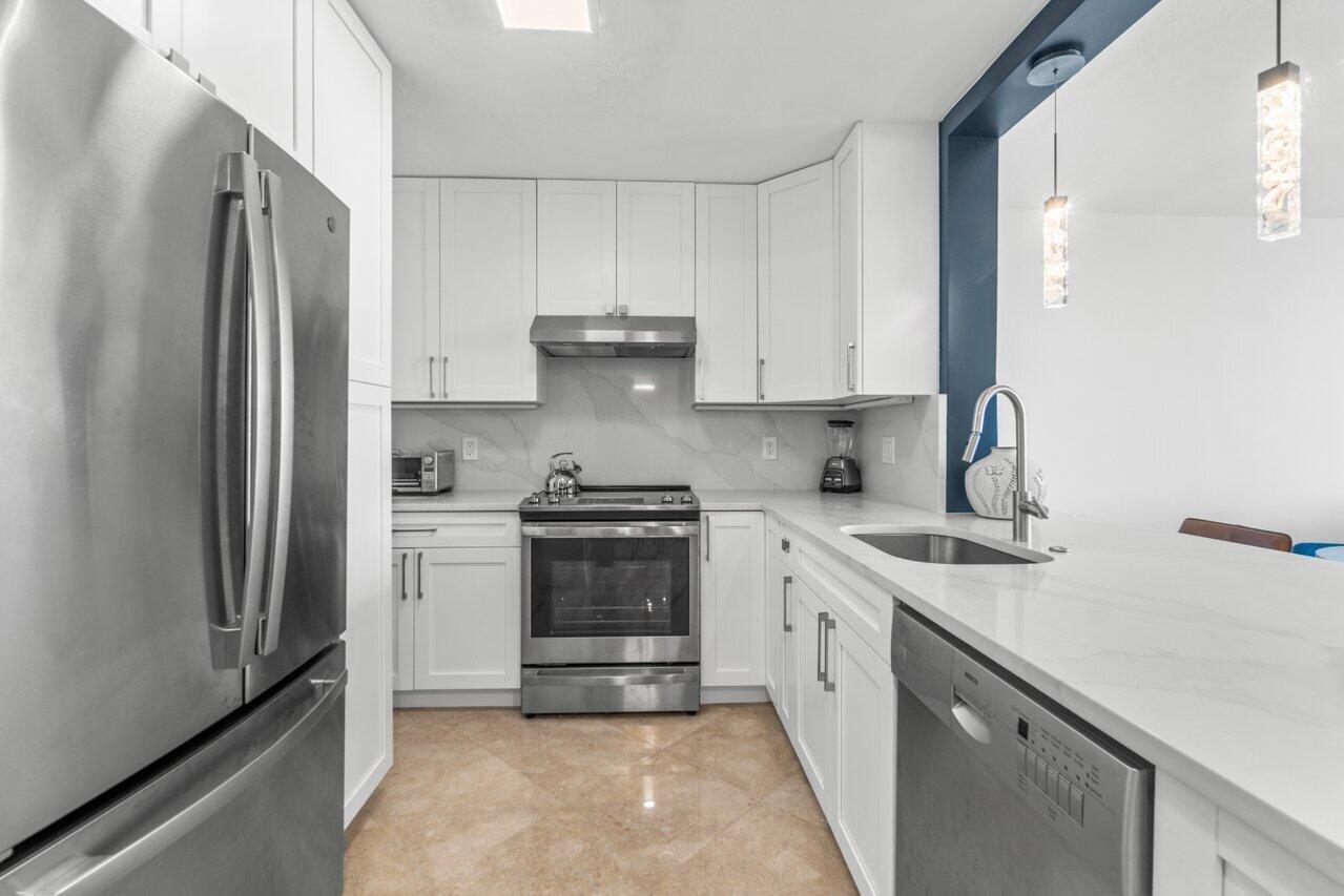 1170 N Federal Highway 1205