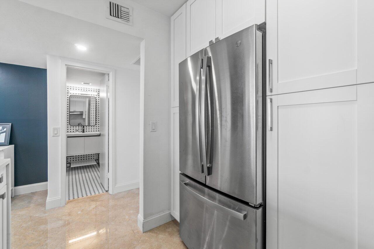 1170 N Federal Highway 1205