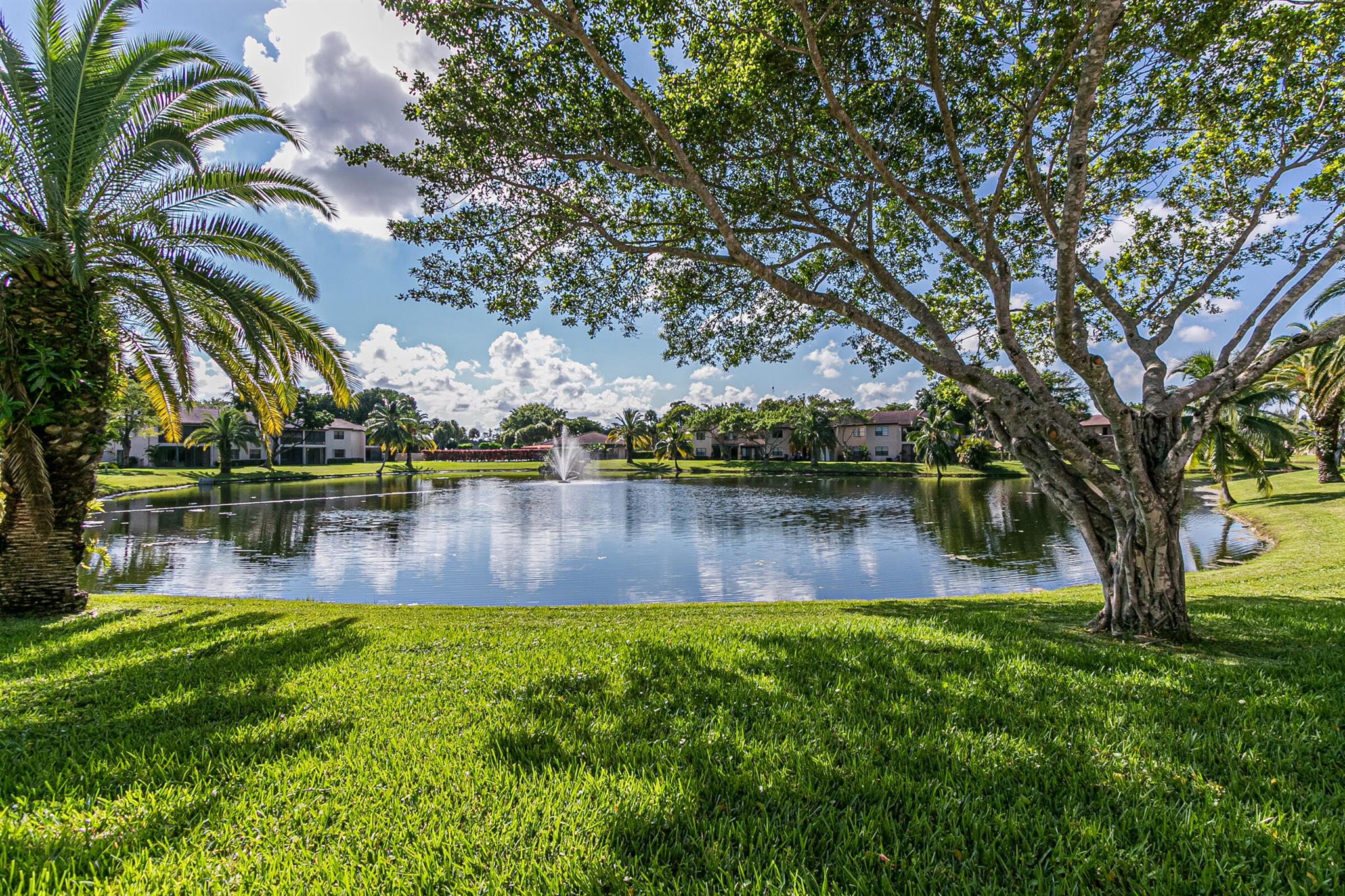 9293 Vista Del Lago 15f