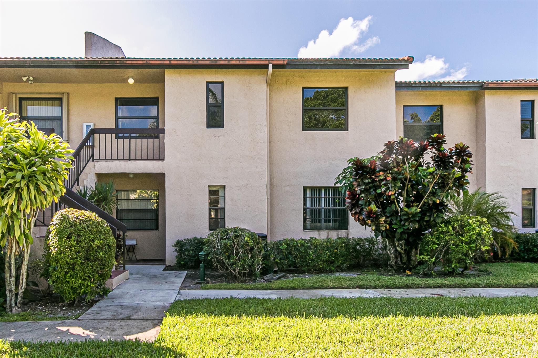 9293 Vista Del Lago 15f