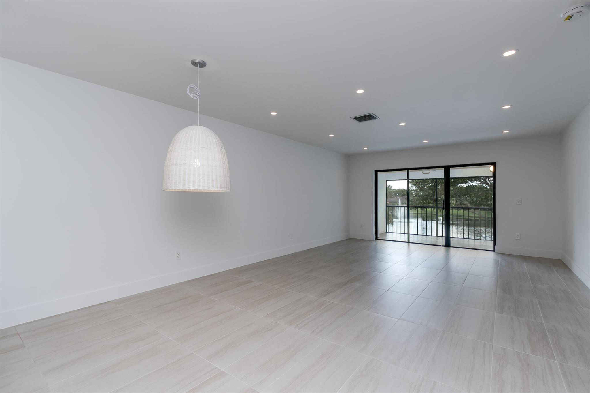 9293 Vista Del Lago 15f