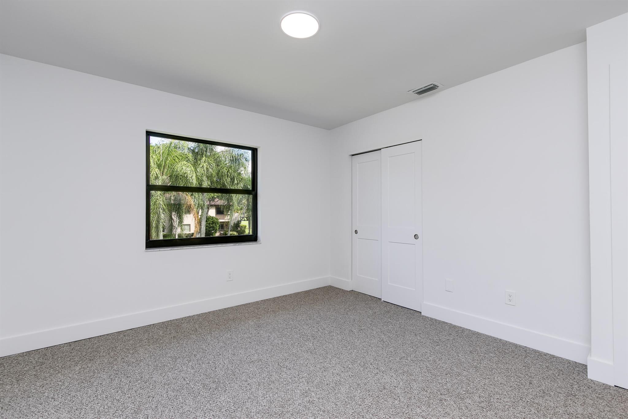 9293 Vista Del Lago 15f