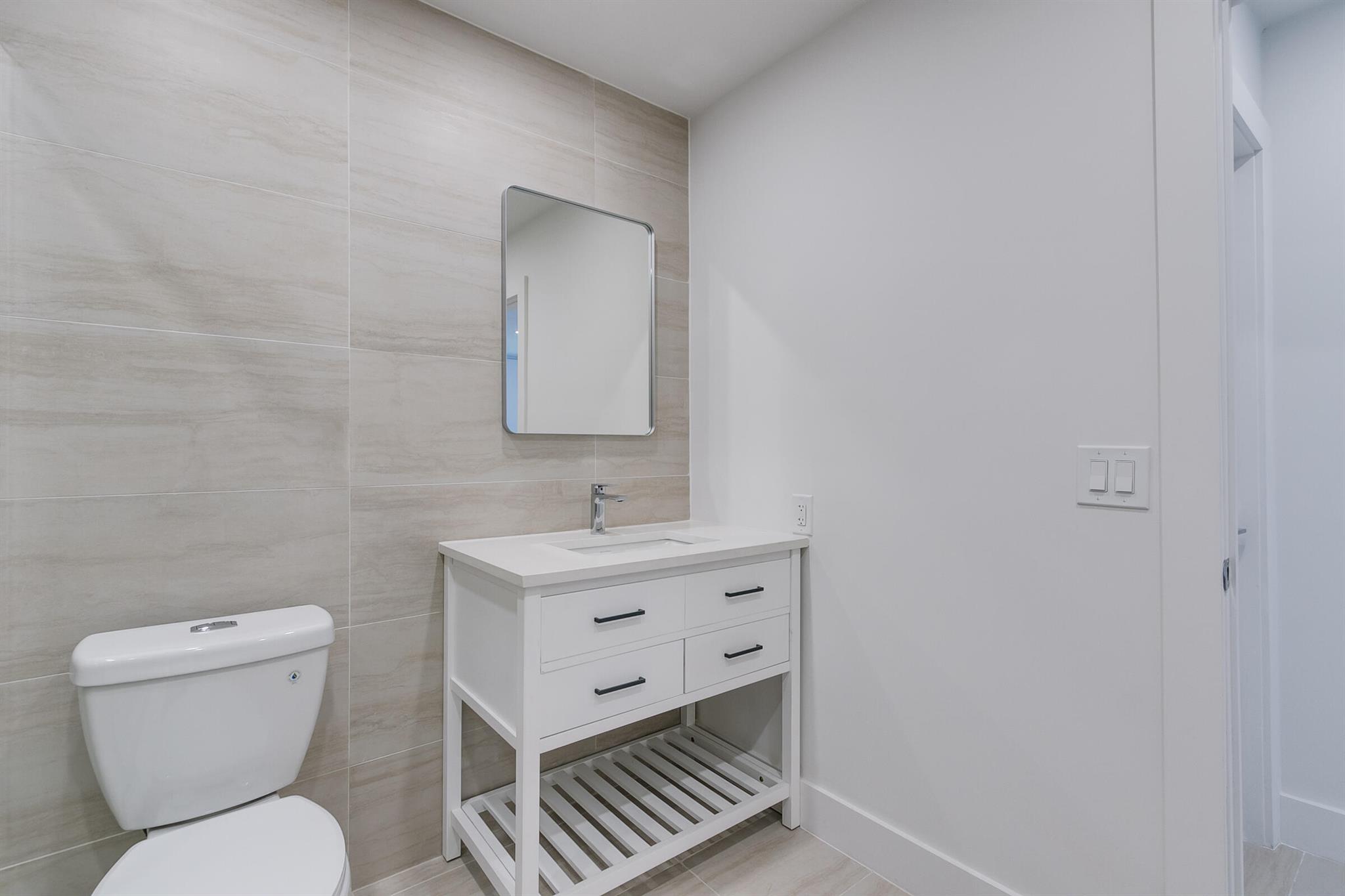 9293 Vista Del Lago 15f