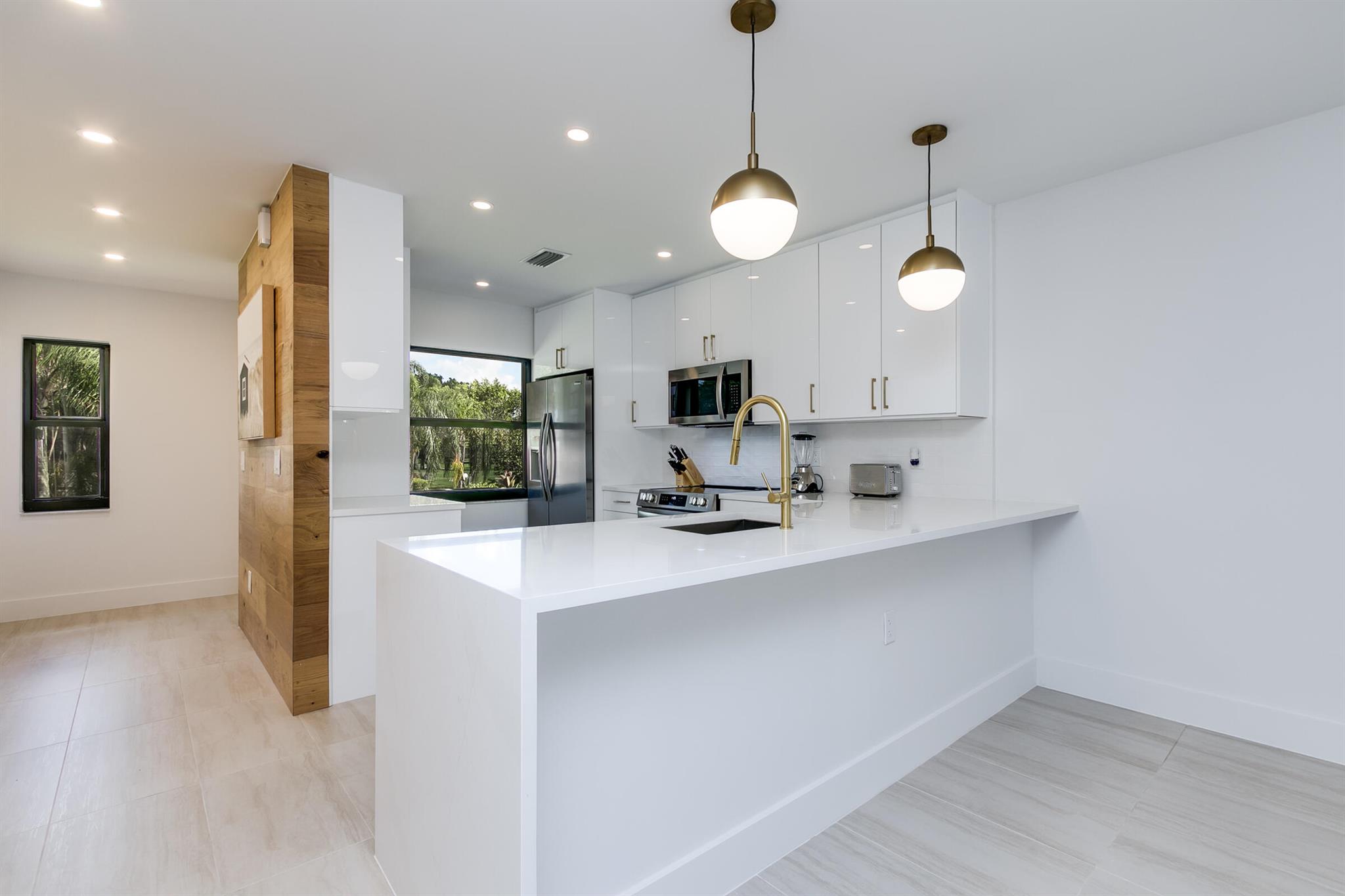 9293 Vista Del Lago 15f