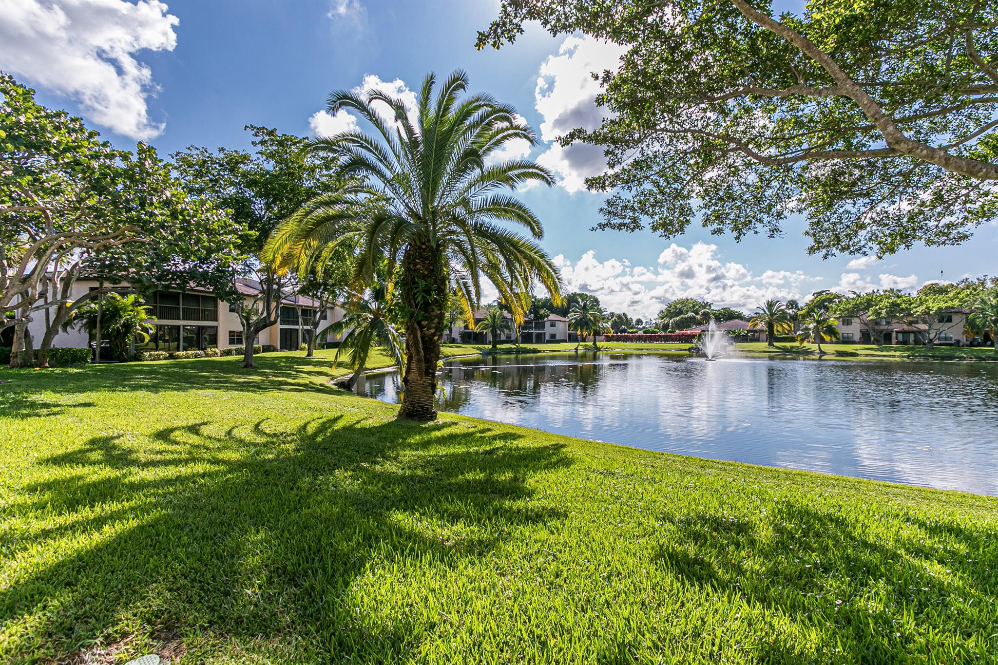 9293 Vista Del Lago 15f