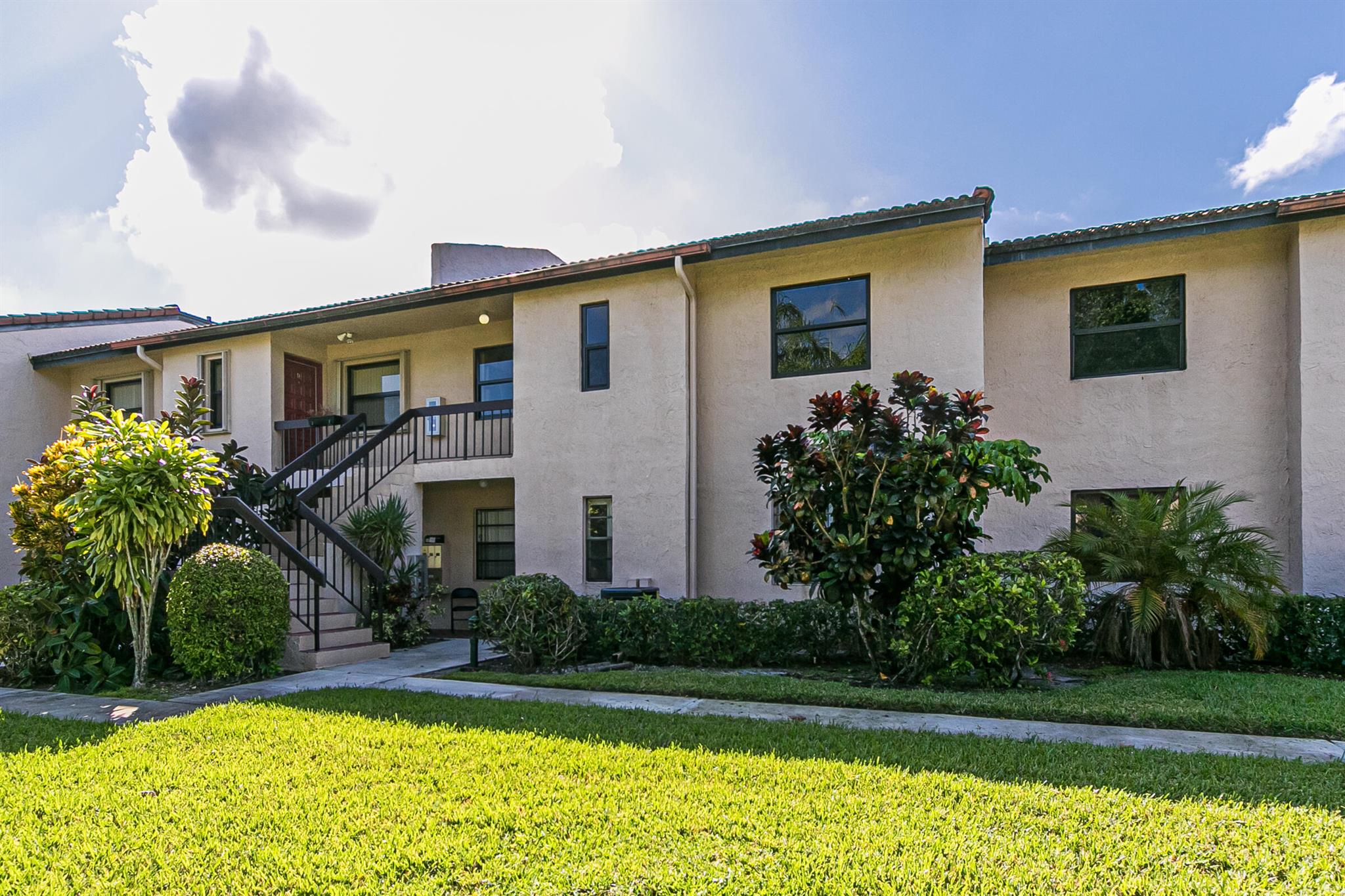 9293 Vista Del Lago 15f