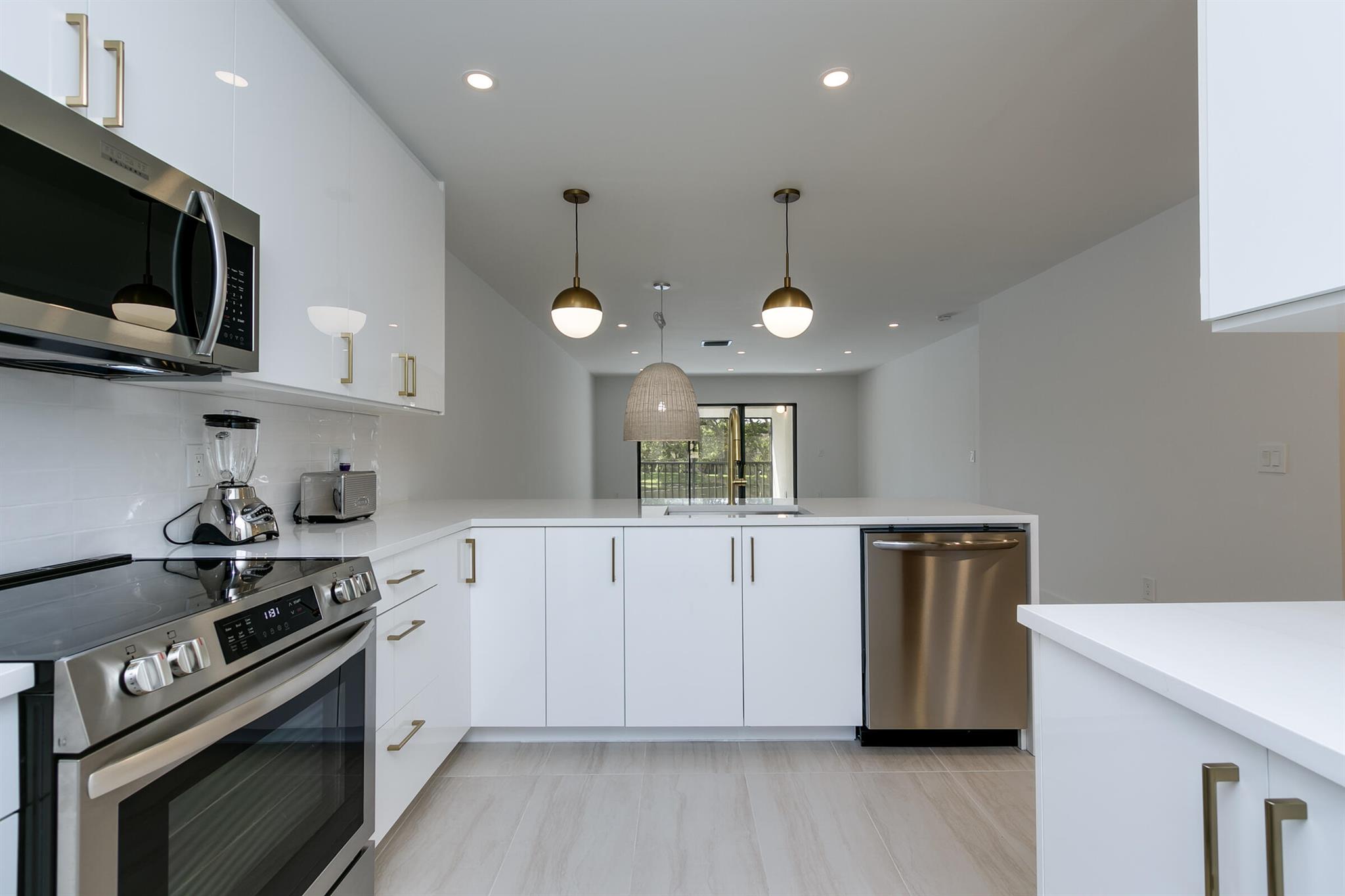 9293 Vista Del Lago 15f