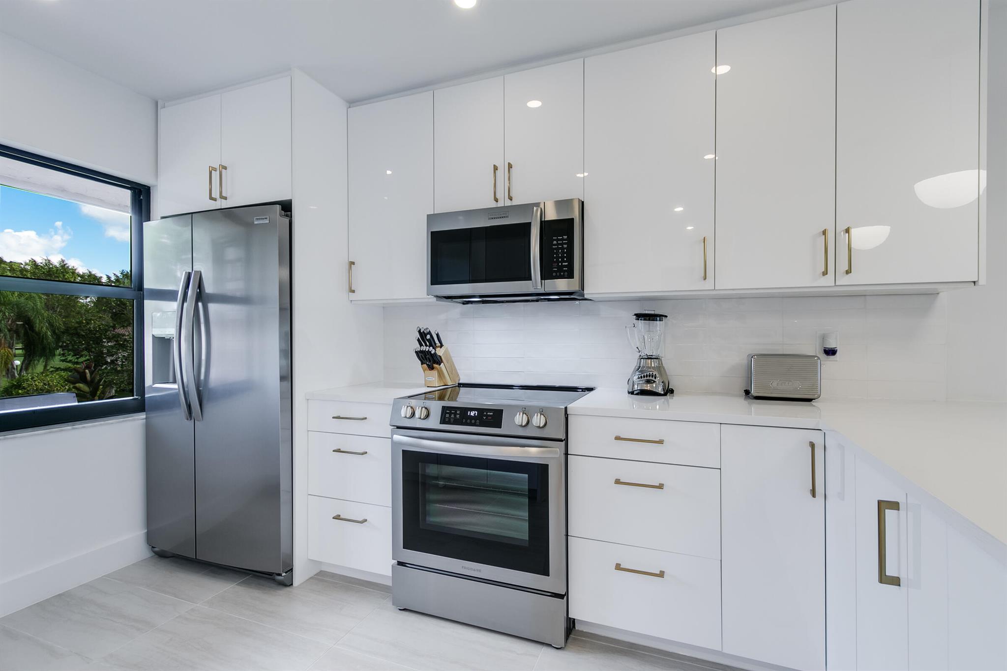 9293 Vista Del Lago 15f