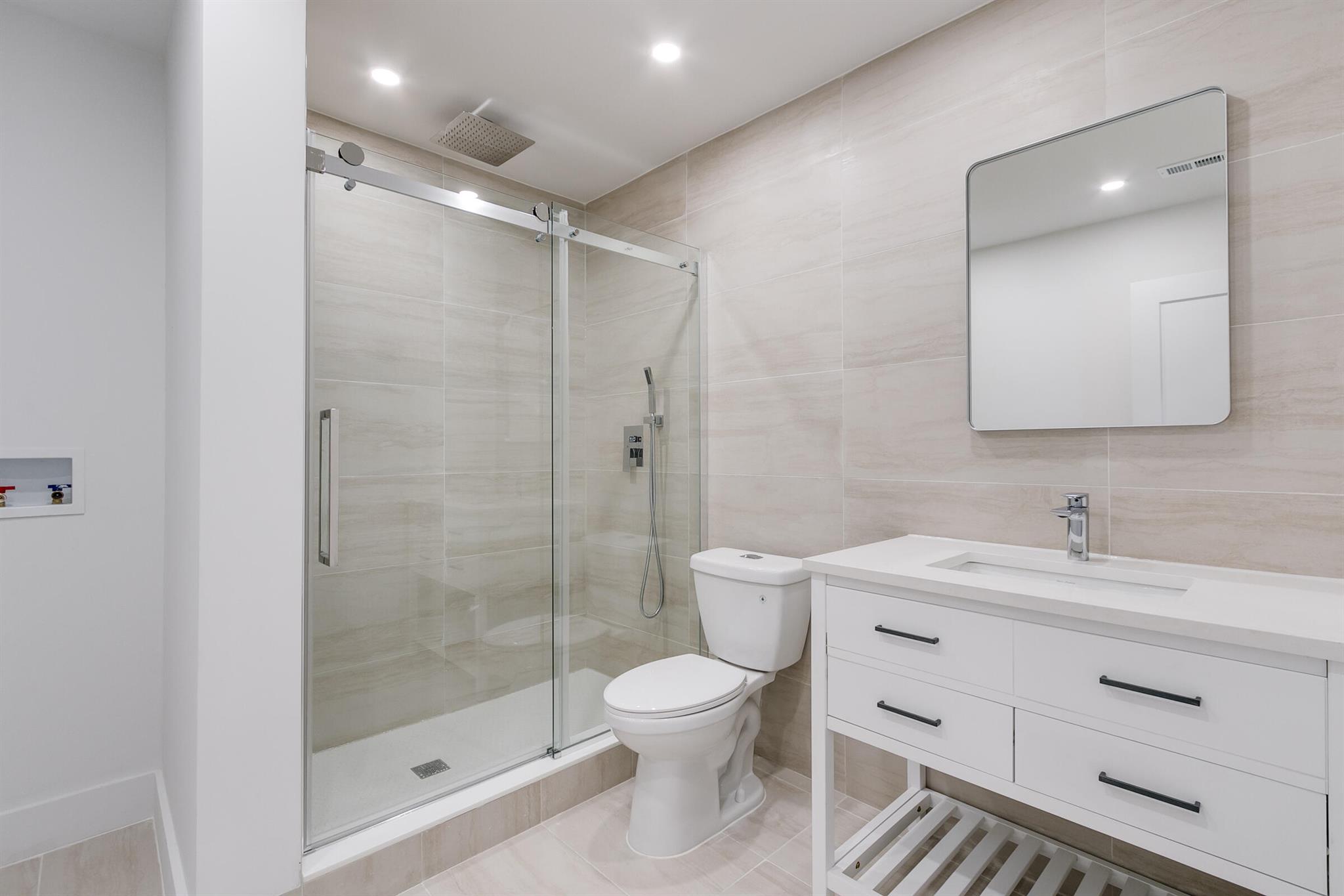 9293 Vista Del Lago 15f