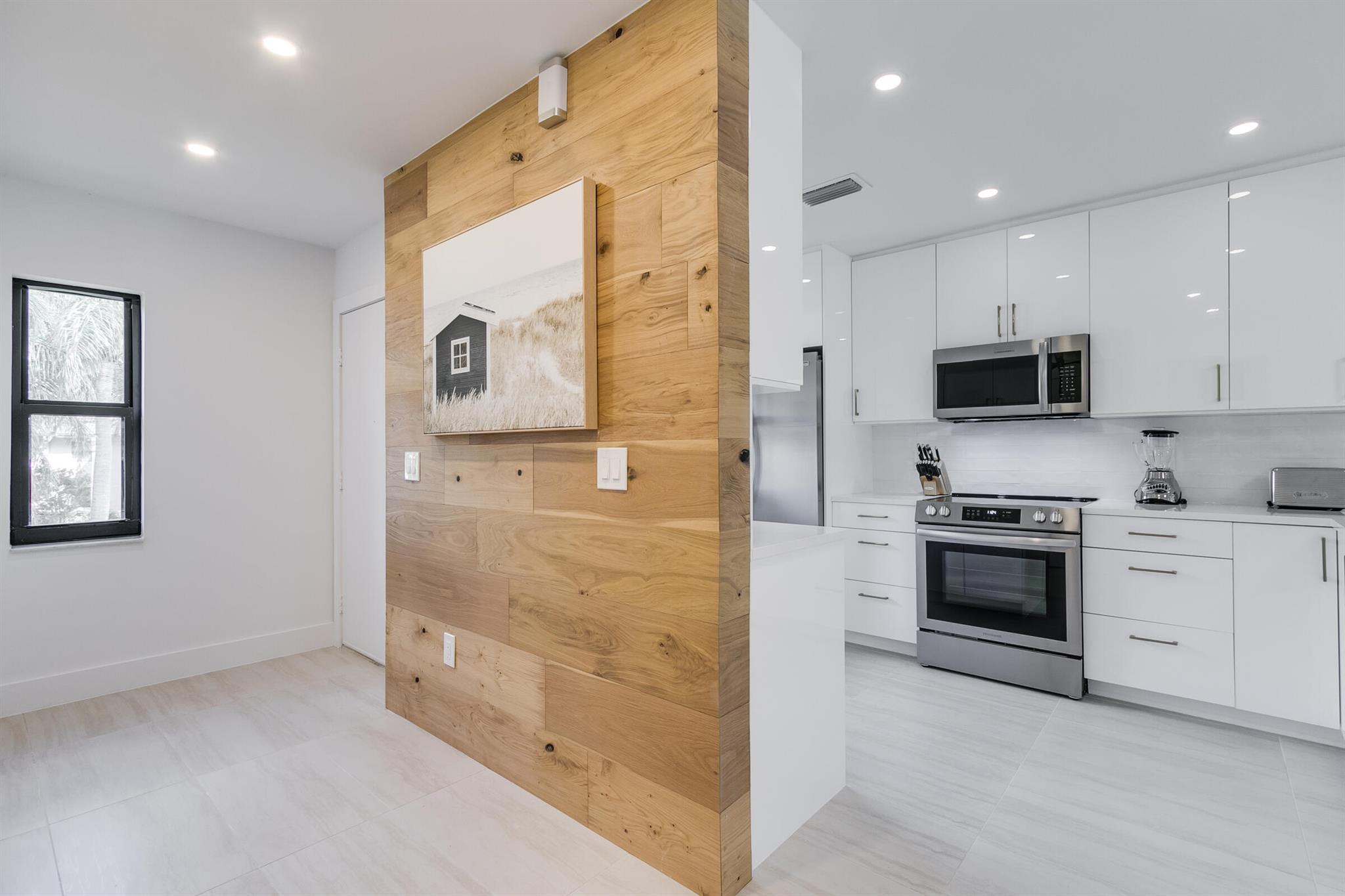 9293 Vista Del Lago 15f