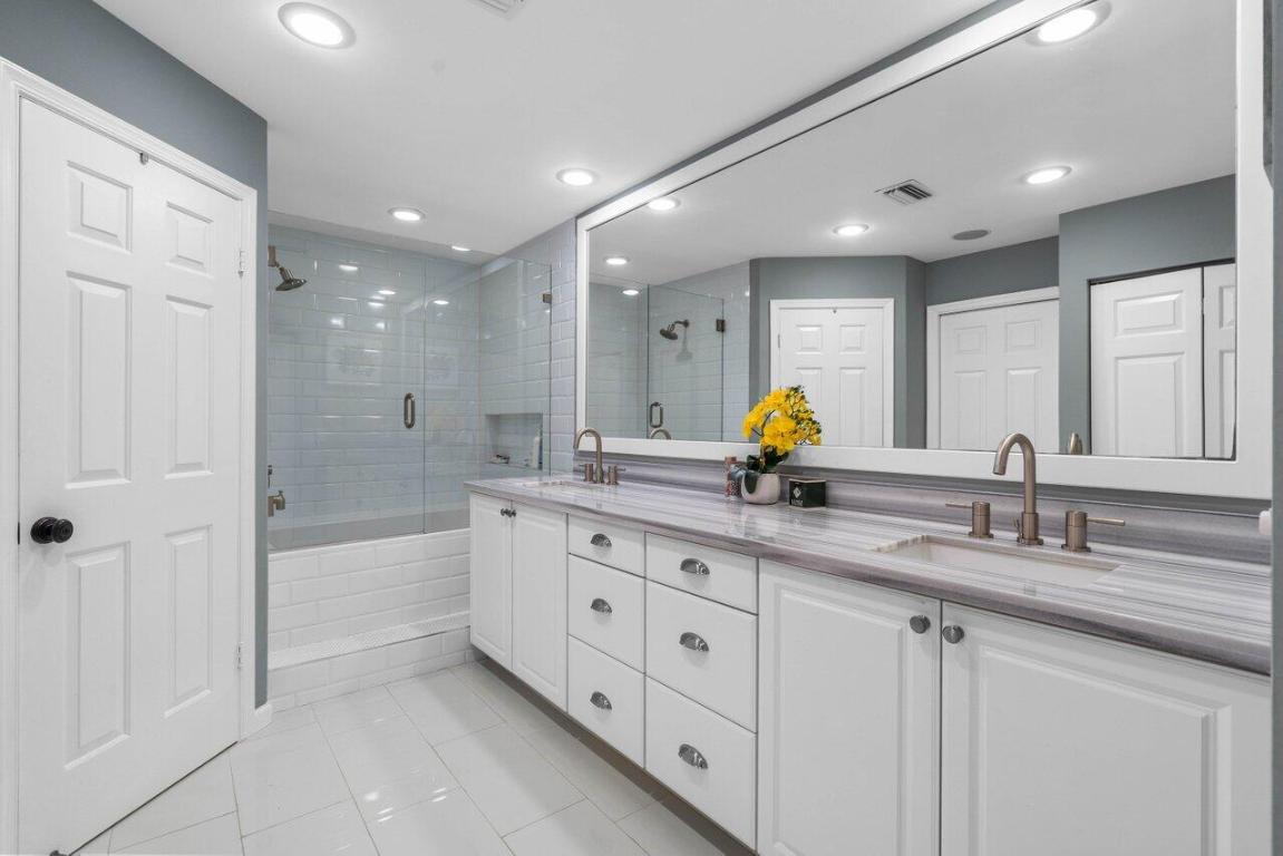 5600 Coach House Circle H