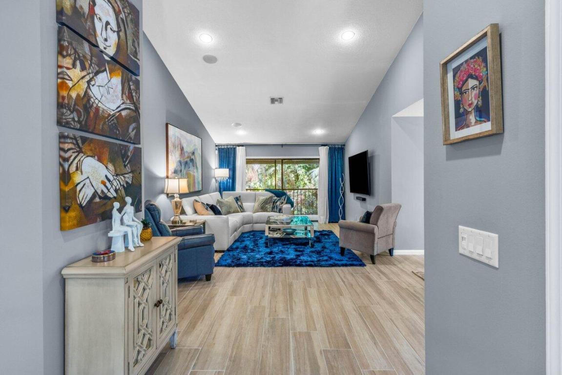 5600 Coach House Circle H