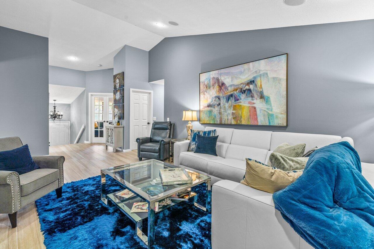 5600 Coach House Circle H