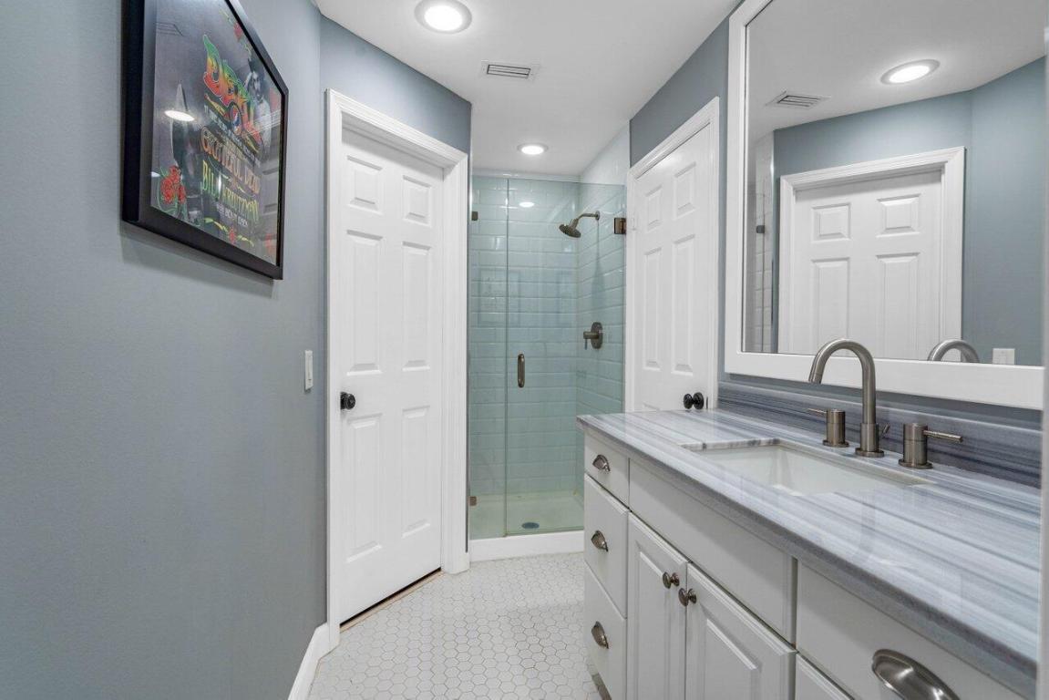 5600 Coach House Circle H